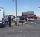 &Ccedil;ankırı'da feci kaza... Kamyon ile otomobil &ccedil;arpıştı: 3 &ouml;l&uuml;, 2 yaralı