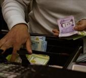 Suriye'de Esed&rsquo;li paralar tarihe karıştı! Eski banknotları yaktılar