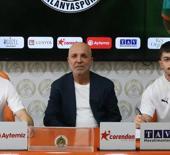 Alanyaspor hayali S&uuml;per Lig olan gen&ccedil; futbolcuya kucak a&ccedil;tı