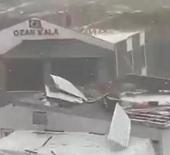 Ardahan'da şiddetli fırtına evlerin &ccedil;atılarını u&ccedil;urdu!