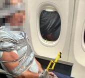 U&ccedil;akta taşkınlık yapan yolcuyu koli bandıyla bağladılar