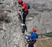 Cennete A&ccedil;ılan Kapı&rsquo;ya giden korkutucu tırmanış: Via Ferrata parkuruna yoğun ilgi