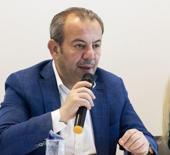 'R&uuml;şvet' soruşturmasında mahkemede beyan veren Tanju &Ouml;zcan fenalaşıp bayıldı