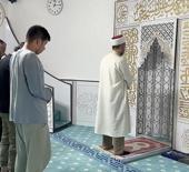 T&uuml;rk camisinde 15 &uuml;lkeden M&uuml;sl&uuml;man aynı safta