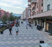 Depremlerde yıkımın yaşandığı Atat&uuml;rk Caddesi yeniden hareketlendi