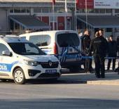 Konya&rsquo;da sabah saatlerinde korkun&ccedil; g&ouml;r&uuml;nt&uuml;! Kaldırımda &ouml;l&uuml; bulundu