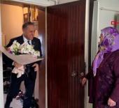 Yalova'da mazgalı temizleyerek g&uuml;ndem olan teyzeyi Vali ziyaret etti