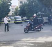 Bayrampaşa'da eşine &uuml;r&uuml;n satmaya &ccedil;alışan kasabı bı&ccedil;akla &ouml;ld&uuml;rd&uuml;