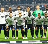 Beşiktaş'ta korkutan sakatlık! İlk yarıda oyundan &ccedil;ıktı