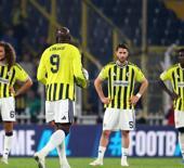 &Ccedil;ek basını Fenerbah&ccedil;e-Slavia Prag ma&ccedil;ını konuşuyor! 'Kung-fu tekmesi'