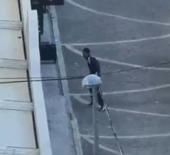Esenyurt&rsquo;ta bir iş yerine silahlı saldırı: O anlar cep telefonu kamerasında