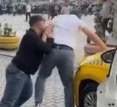 Fatih'te taksicilerin yumruklu 'yolcu alma' kavgası kamerada