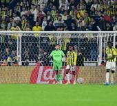 Fenerbah&ccedil;e 90'da şoku yaşadı! 2-0'dan d&ouml;nd&uuml;ler