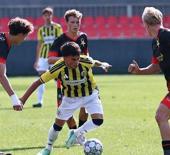 Fenerbah&ccedil;e'nin gen&ccedil;leri Slavia Prag'a direnemedi!