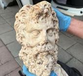İzmir'de 2 bin yıllık Zeus heykel başı ele ge&ccedil;irildi: 3 g&ouml;zaltı 