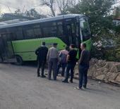 &Ouml;zel halk otob&uuml;s&uuml; duvara &ccedil;arptı: 10 yaralı