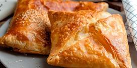 Çıtır çıtır peynirli zarf börek nasıl yapılır? Hazır yufkadan peynirli zarf börek tarifi