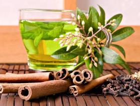 Tarçınlı ve karanfilli yeşil çay ne işe yarar? Tarçınlı ve karanfilli yeşil çay ödem atar mı? 