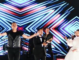 Düğünden çıkıp konsere geldiler! Haluk Levent'ten yeni evli çifte büyük jest