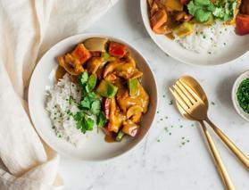 Tavuk şişe Asya dokunuşu: 30 dakikada satay soslu tavuk tarifi