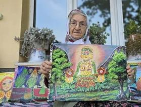 89 yaşındaki makbule teyze, fırçasını elinden bırakmıyor