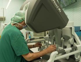 &Ccedil;ığır a&ccedil;an y&ouml;ntem: Neşterin yerini robot kolları aldı!