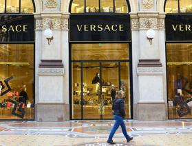 İtalyan devinin kanatları altında: Prada Versace'yi dudak uçuklatan fiyata satın aldı!