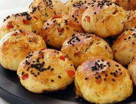 Biberli dereotlu poğa&ccedil;a tarifi! Mayalama derdi yok