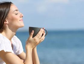 Uzman isimden şaşırtan a&ccedil;ıklama: Kahveyi g&uuml;neş altında i&ccedil;in kanseri &ouml;nleyin!