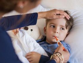 Ebeveynlerin en b&uuml;y&uuml;k endişesi: &Ccedil;ocuklarda ateş ne zaman tehlikeli?