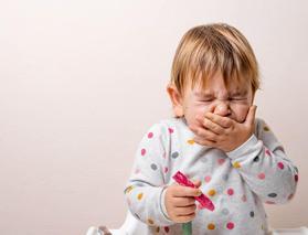 &Ccedil;ocuk doktoru uyardı: Bebeğinizi boğmacaya kurban etmeyin