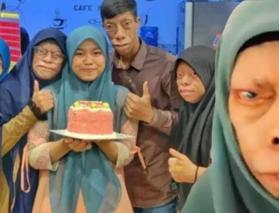 "Kertenkele Ailesi" lakaplı Endonezyalı aile sosyal medyada g&uuml;ndem oldu!