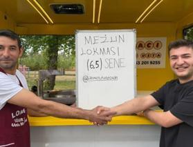 &Uuml;niversiteyi 6,5 yılda bitirdi! Kredi &ccedil;ekip "Mezun Lokması" d&ouml;kt&uuml;rd&uuml;!
