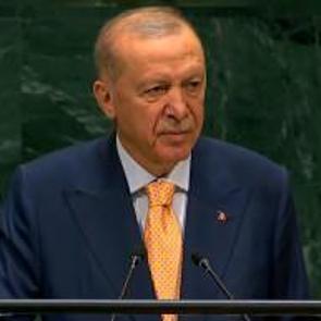 Cumhurbaşkanı Erdoğan BM k&uuml;rs&uuml;s&uuml;nde &Uuml;stad Sezai Karako&ccedil;&rsquo;un mısralarıyla tarihe not d&uuml;şt&uuml;: ''Gerekirse bedel &ouml;deriz''