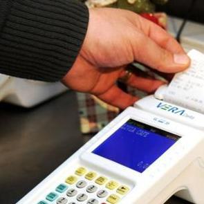 Taksitli harcamada gerileme s&uuml;r&uuml;yor