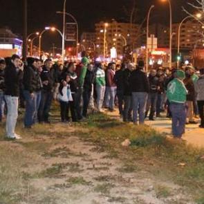 Bursaspor taraftarı kul&uuml;b&uuml; bastı