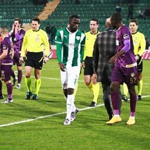 Bursaspor'da futbolculara b&uuml;y&uuml;k şok!
