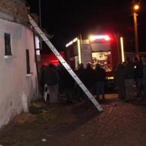 Ahşap evde &ccedil;ıkan yangında bir kişi &ouml;ld&uuml;