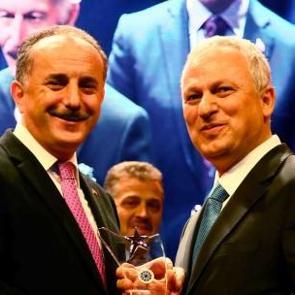 Başkan &Ccedil;ağırıcı'ya Rekt&ouml;rl&uuml;k &Ouml;zel &Ouml;d&uuml;l&uuml;