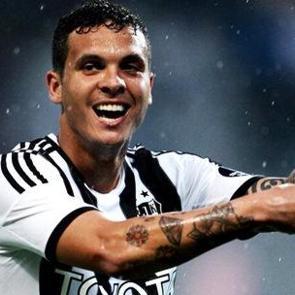 Beşiktaş'ta ilk ayrılık! Cuma g&uuml;n&uuml; imzalıyor