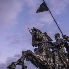 Binlerce kefensiz yatan kahramana ulaşıldı