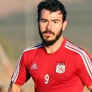 Yekta Kurtuluş yeni takımına imzayı attı