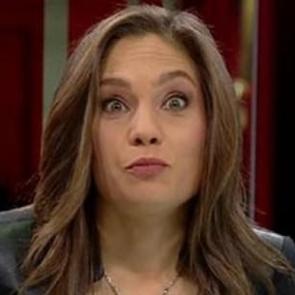 Nevşin Meng&uuml;'ye 'namaz' tepkisi!