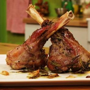 Fırında kuzu incik