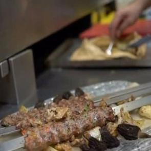 D&uuml;nyanın en pahalı şiş kebabının fiyatı şok etti!