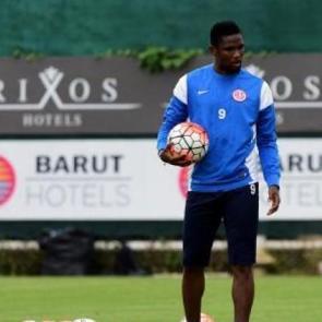 Eto'o'dan arkadaşlarına rehavet uyarısı