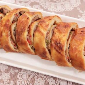 Kıymalı cevizli rulo b&ouml;rek tarifi