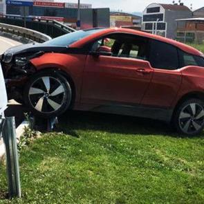 Yıldız futbolcu Bursa'da kaza ge&ccedil;irdi! 