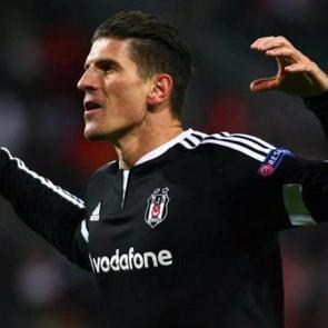 Kartal u&ccedil;tu, Fenerbah&ccedil;e d&uuml;ş&uuml;yor