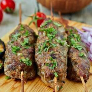 Evinizi ocakbaşına çevirin: Adana Kebap 